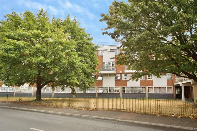 Photo 3 — Cherry Tree Lane, Rainham