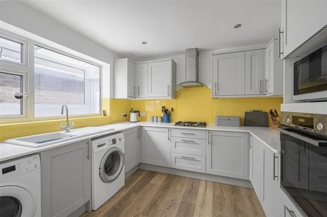 Horsham Avenue, Peacehaven, photo 2