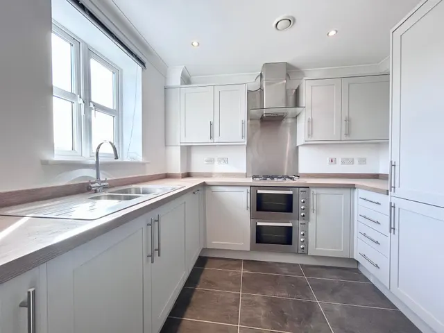 61 Brookbank Close, Cheltenham, GL50, photo 1