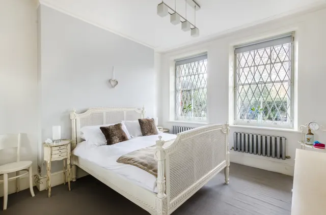 Photo 2 — 26 Primrose Mansions, Prince of Wales Drive, London