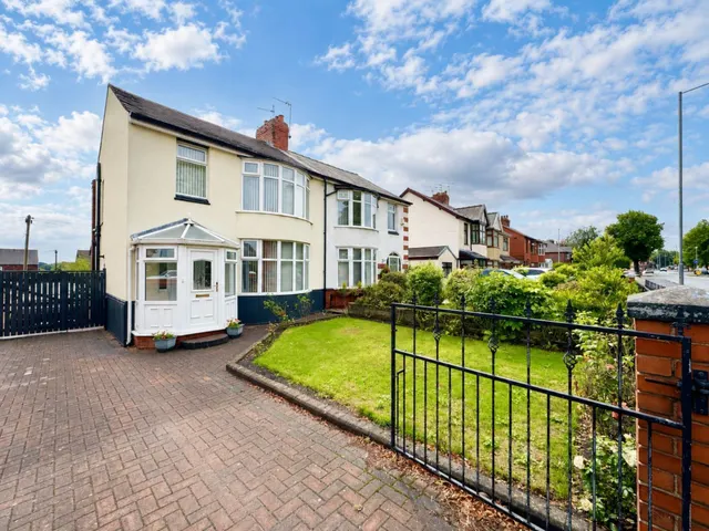 Prescot Road, St Helens, photo 1