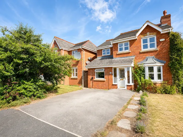 Cairns Close, Braunstone Town, LE3, photo 1