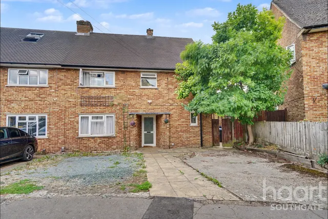 Tudor Crescent, London, EN2, photo 1