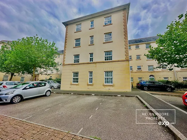 2 bedroom flat — Emily Gardens, Freedom Fields, Plymouth
