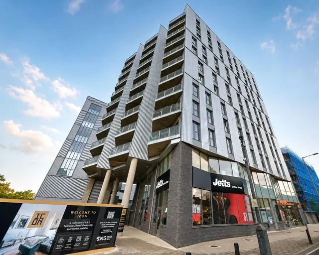 Burnt Oak Broadway, Edgware, HA8, photo 1