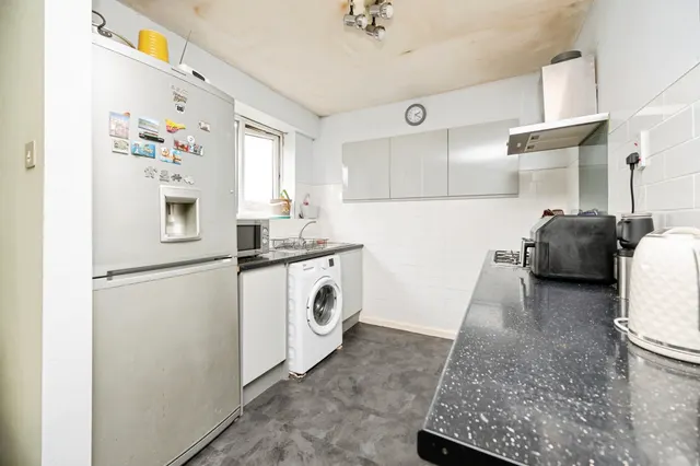 Photo 3 — Vicarage Close, Birmingham
