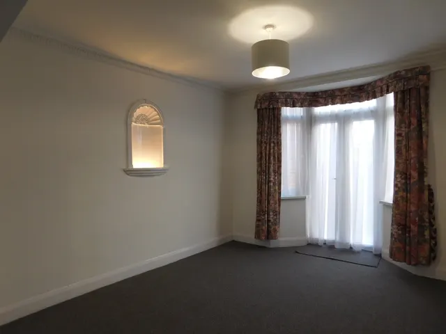 Photo 3 — Crossmead Avenue, GREENFORD, Middlesex, UB6 9TY