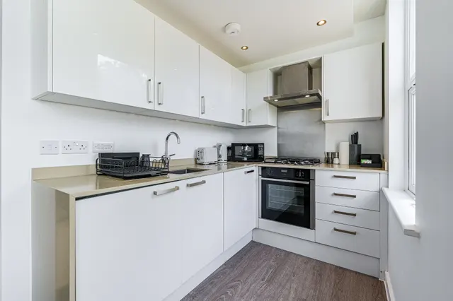 Photo 3 — Flat B, 65 Wellmeadow Road, London