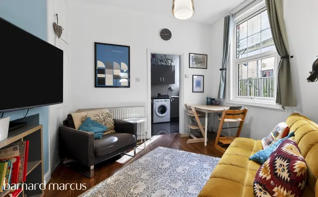 Photo 2 — Lyndhurst Road, London
