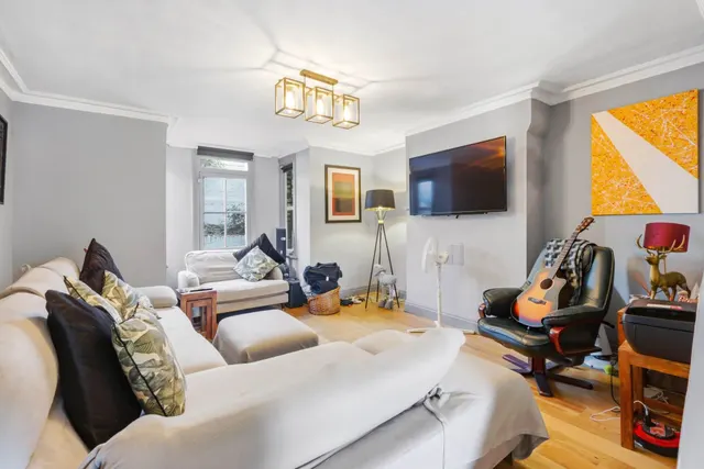 Photo 3 — Holly Park Road, London, N11 3HB