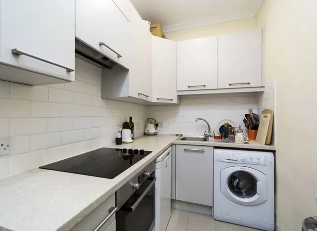Photo 3 — Lower Addison Gardens, West Kensington, W14