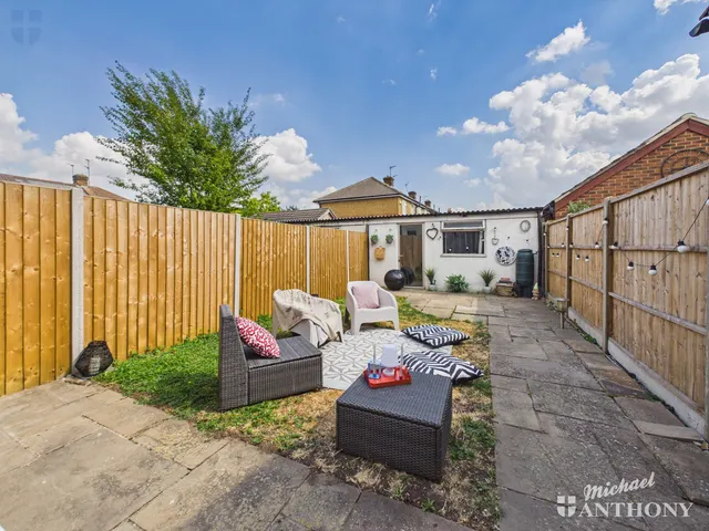 Photo 3 — Haydon Road, Aylesbury, HP19 9NN