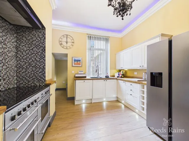 Albemarle Crescent, Scarborough, YO11, photo 3