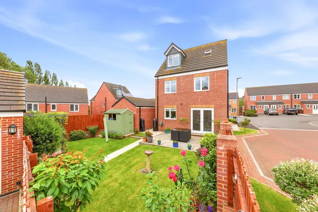 Photo 3 — Chambers Close, Castleford, WF10