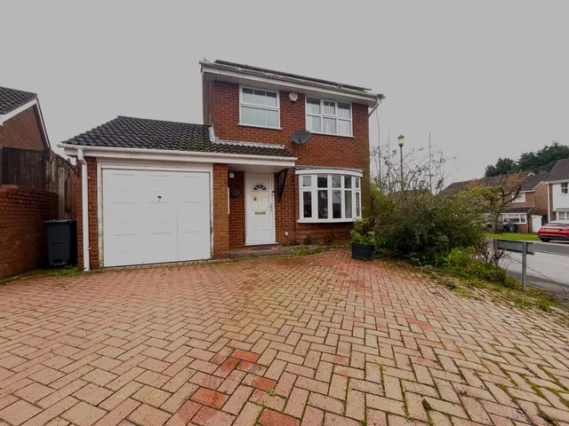 Thurloe Crescent, Rubery, photo 1