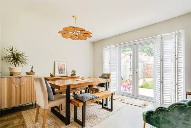 Photo 2 — Olivers Close, WITNEY, Oxfordshire, OX29