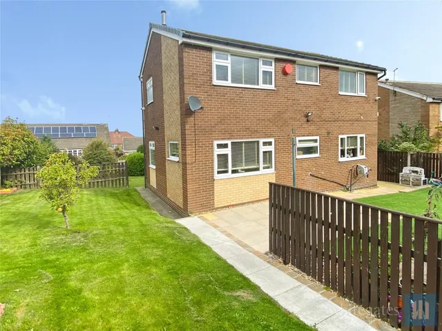 Henley Avenue, Thornhill, WF12, photo 2
