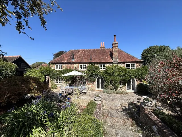 East Street, Amberley, BN18, photo 1