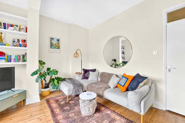Photo 3 — Ferme Park Road, London, N4