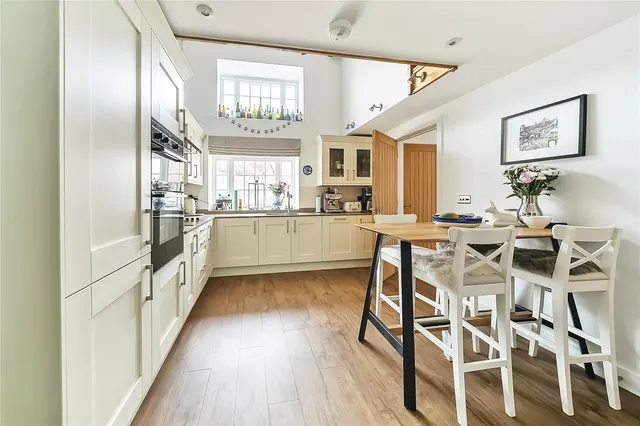 Ryebridge Lane, Upper Froyle, GU34, photo 3