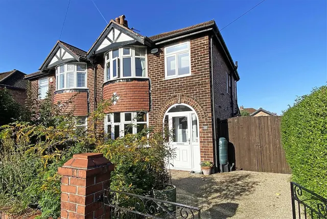 Gerrard Avenue, Timperley, Cheshire WA15 6HS, photo 1