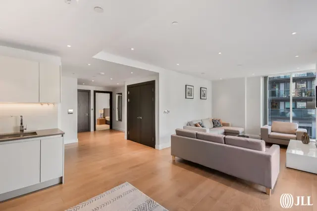 Sopwith Way, London, SW11, photo 1