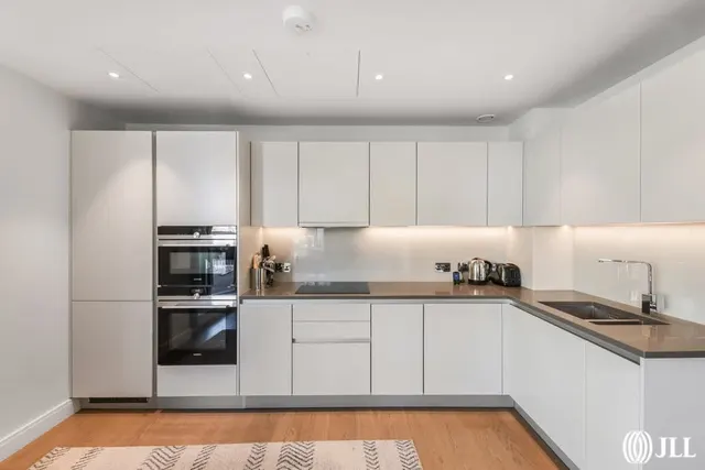 Sopwith Way, London, SW11, photo 2