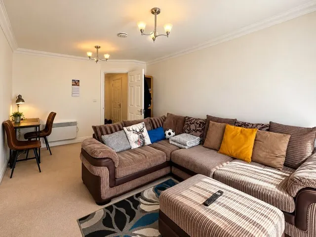 Woodcote Road, Wallington, SM6, photo 1