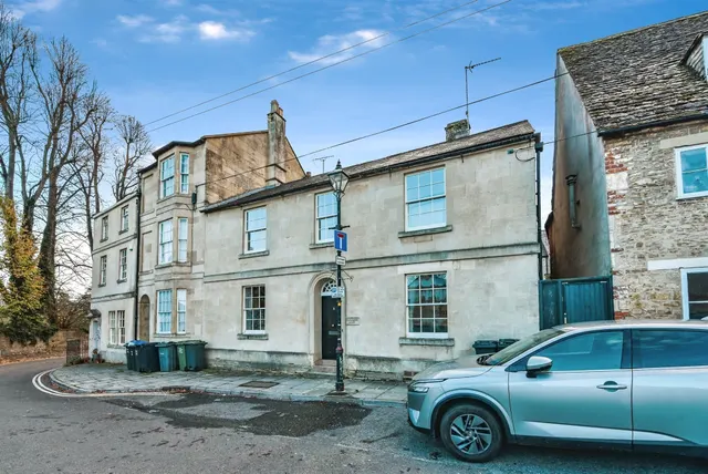St. Mary Street, Chippenham, photo 1