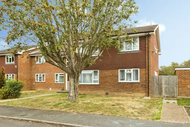Churchill Road, Smallfield, Horley, photo 1