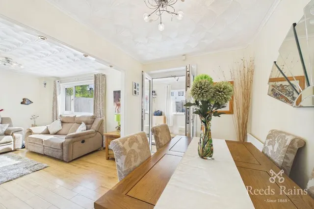 St. Marys Close, Hale Village, L24, photo 3