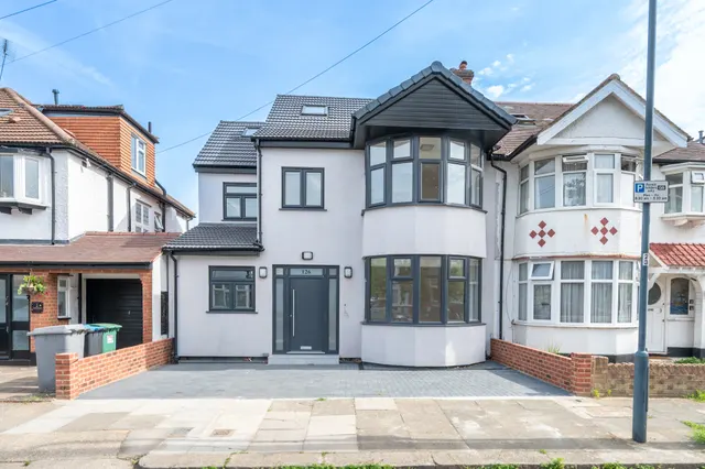 126 Fleetwood Road, London, photo 1