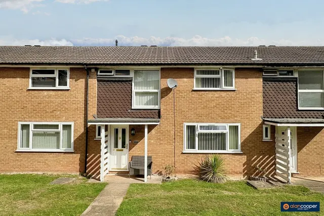 Snowdon Close, Grove Farm, CV10, photo 1