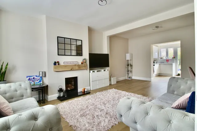 Photo 3 — Geoffrey Avenue, Harold Wood, Romford, RM3 0YJ