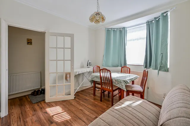 London, E17, photo 2