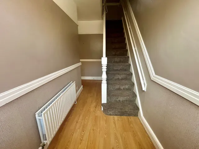 Woodhall Road, L13, photo 2