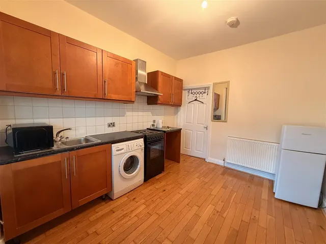 Photo 3 — Woodlands Park Road, London N15 3SB