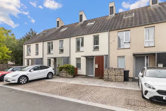 4 bedroom house — Howse Garden, Swindon, SN2 1FP