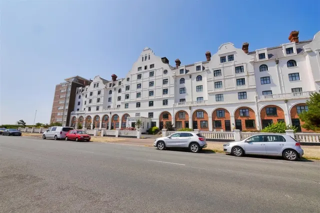 Grand Avenue, Worthing, BN11, photo 1