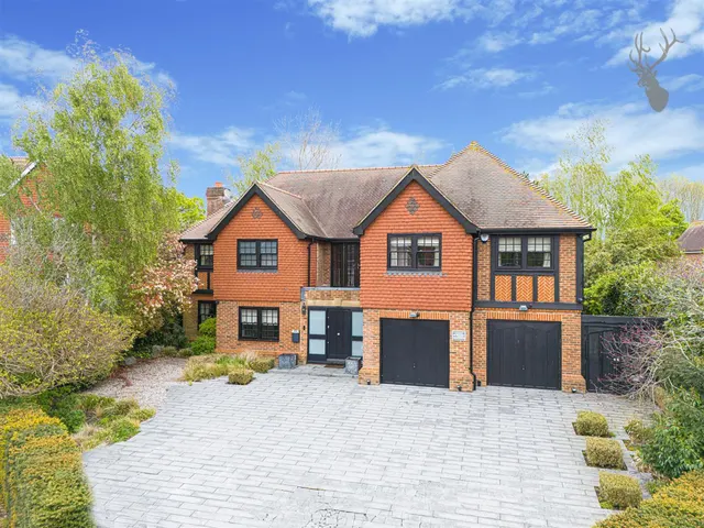 Treetops View, Loughton, IG10, photo 1