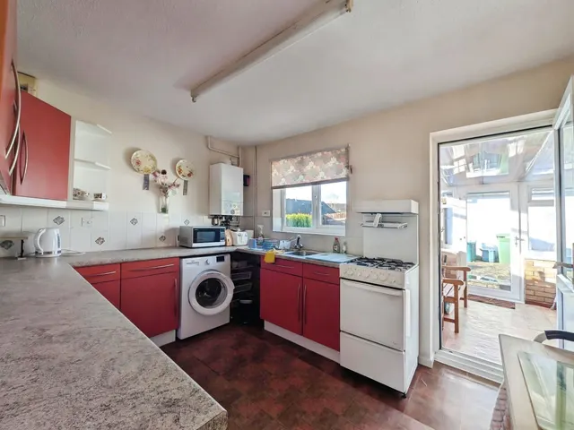 Photo 3 — Oak Close, Talbot Green, Pontyclun