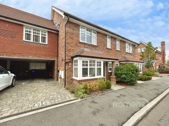 Red Cedar Avenue, Fleet, GU51, photo 1