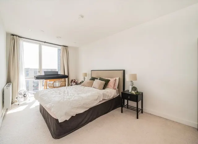 Photo 3 — Cavendish Square, Galions Reach, E16