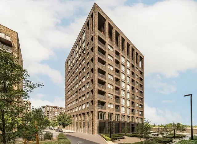 Cavendish Square, Galions Reach, E16, photo 1