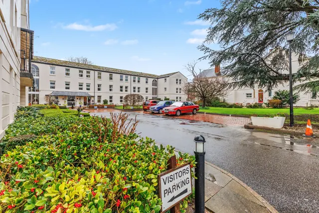Photo 3 — Binswood Avenue Leamington Spa,CV32