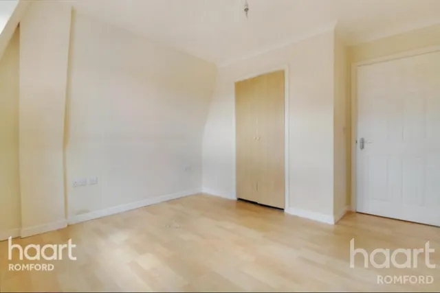 Southbury Court, Romford -, RM1, photo 2