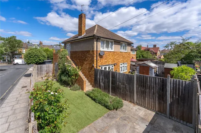 Greville Close, St Margarets, TW1, photo 1