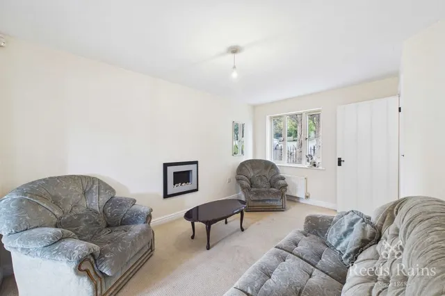 Photo 3 — Woodlock Close, Ferndale, Huddersfield, West Yorkshire, HD2