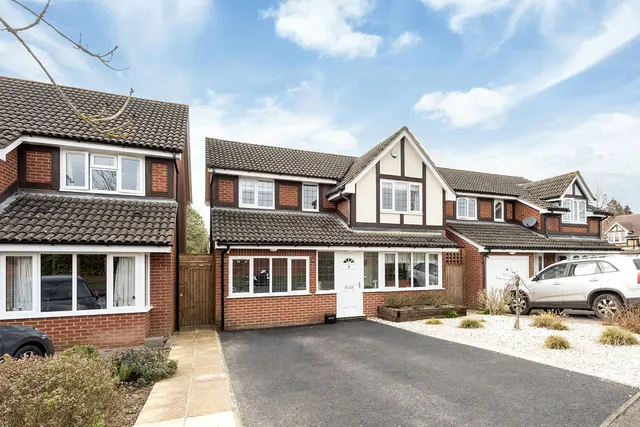 Kerria Way, West End, GU24, photo 1