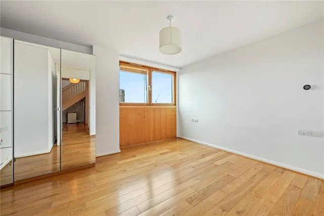Donnington Road, London, NW10, photo 3